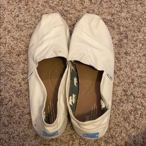 Creamy gently used TOMS